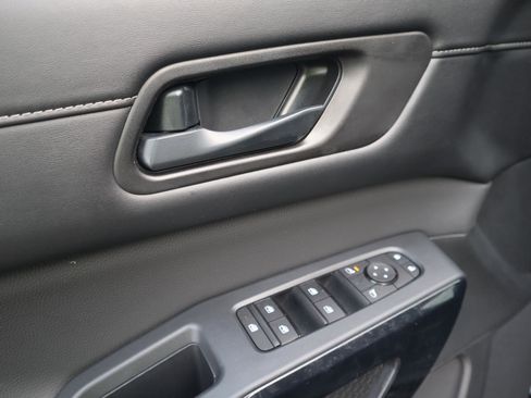 Used 2025 Nissan Pathfinder S image 13