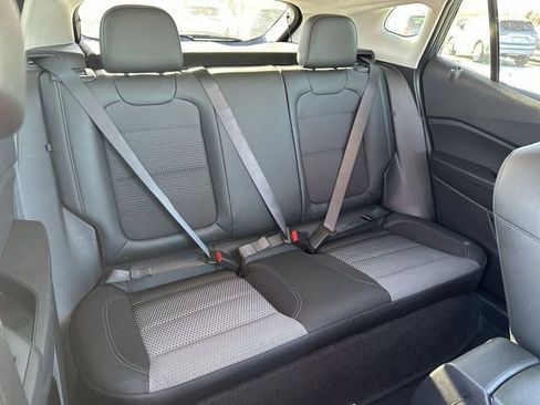 Used 2025 Chevrolet Trax LT image 27