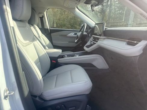 New 2026 Ford Explorer Active w/ Active Comfort Package image 24