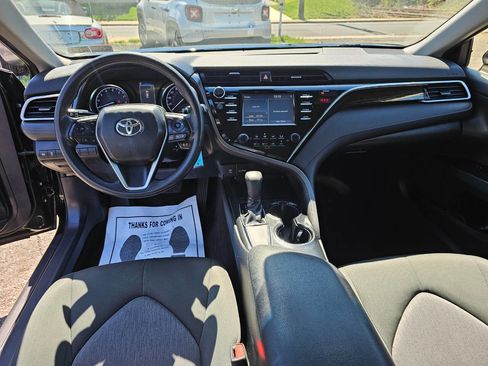 Used 2018 Toyota Camry LE image 11
