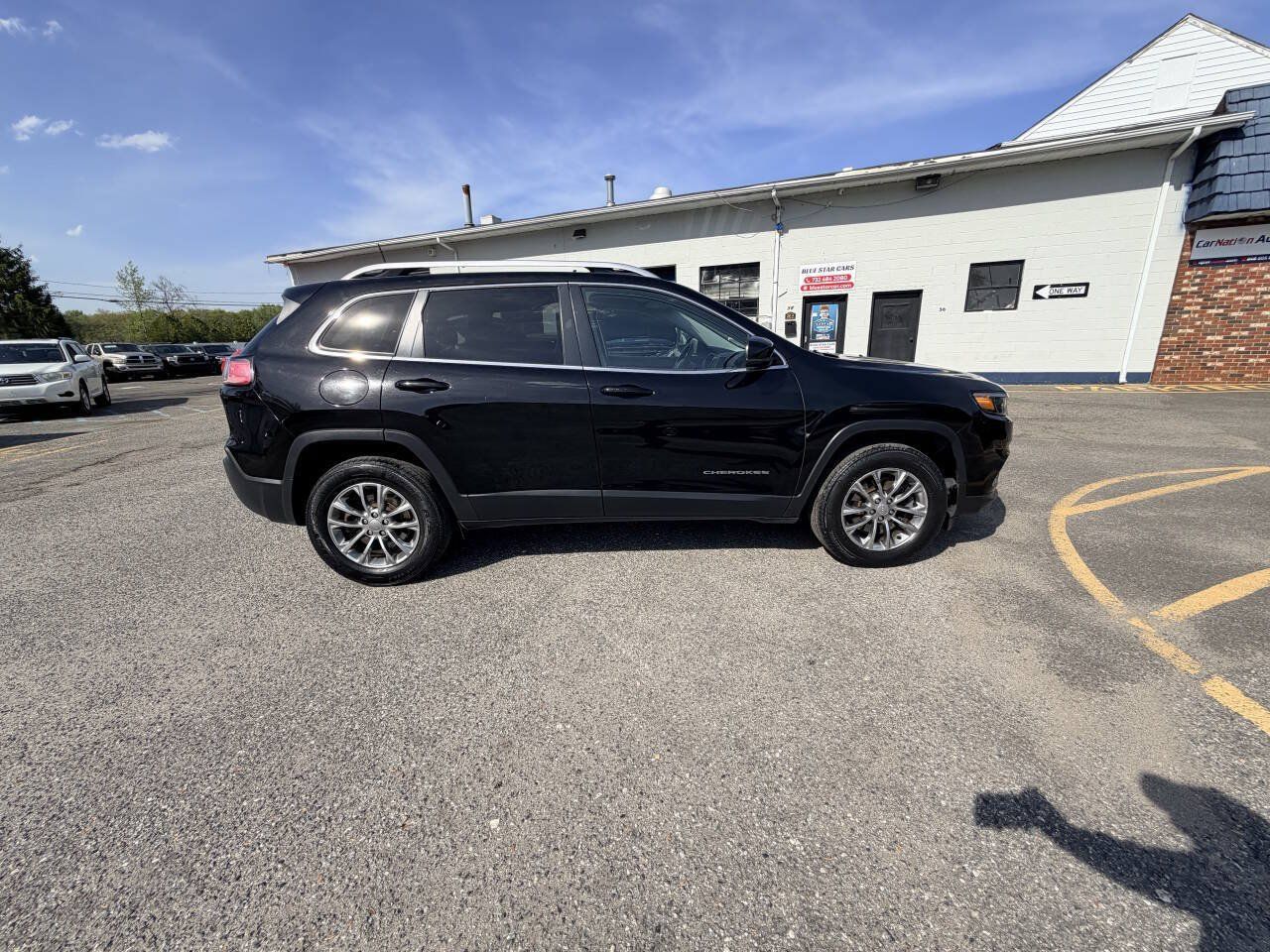 Used 2019 Jeep Cherokee Latitude Plus w/ Cold Weather Group AWD/4WD image 22