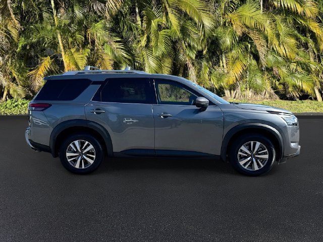 Used 2023 Nissan Pathfinder SL AWD/4WD image 3