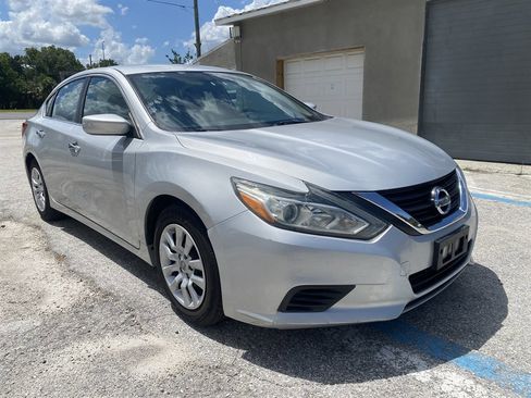 Used 2017 Nissan Altima 2.5 S w/ Power Driver Seat Package FWD image 1