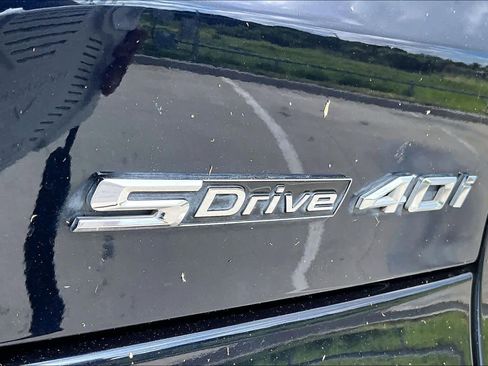 Used 2021 BMW X5 sDrive40i w/ M Sport Package RWD image 9