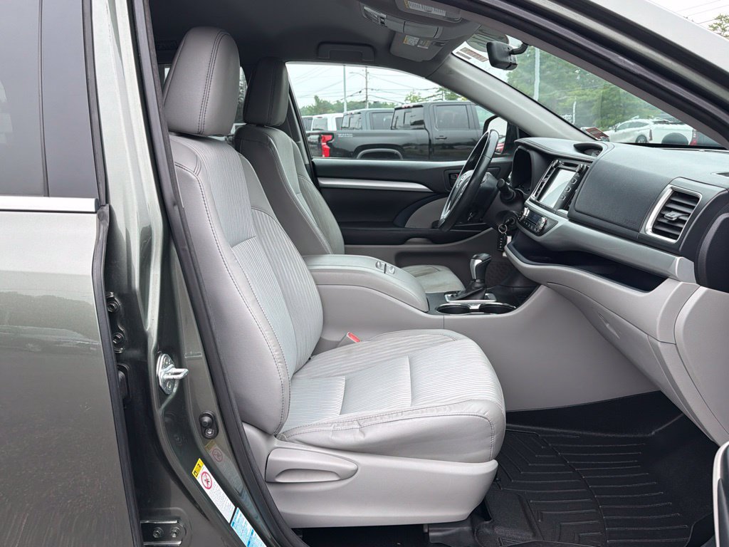 Used 2016 Toyota Highlander Plus AWD/4WD image 30