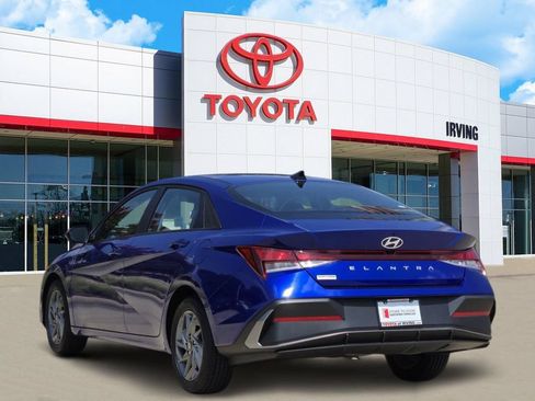 Used 2024 Hyundai Elantra SEL FWD image 3