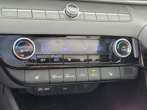 Certified 2025 Hyundai Elantra SEL image 11