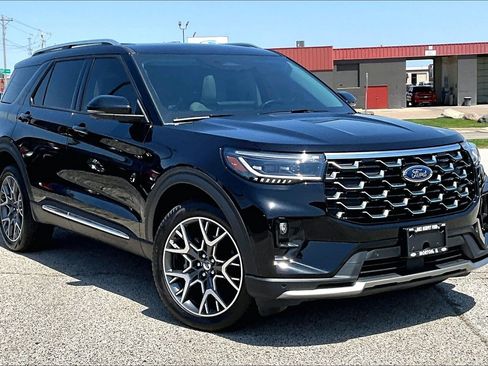 Used 2025 Ford Explorer Platinum w/ Ultimate Package AWD/4WD image 38