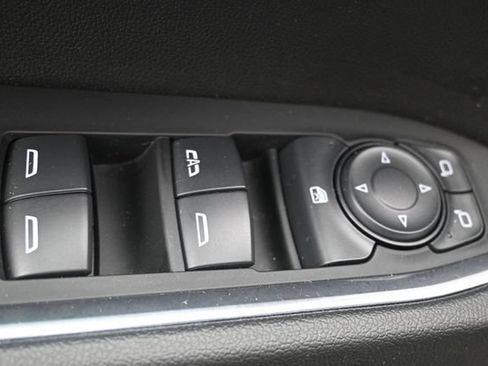 Used 2024 Chevrolet Silverado 1500 LT AWD/4WD image 7