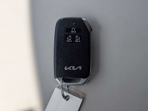 Used 2024 Kia Carnival EX FWD image 33