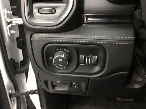 Used 2022 RAM 1500 Limited w/ Body-Colour Bumper Group image 14