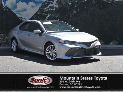 Certified 2018 Toyota Camry XLE FWD image 1