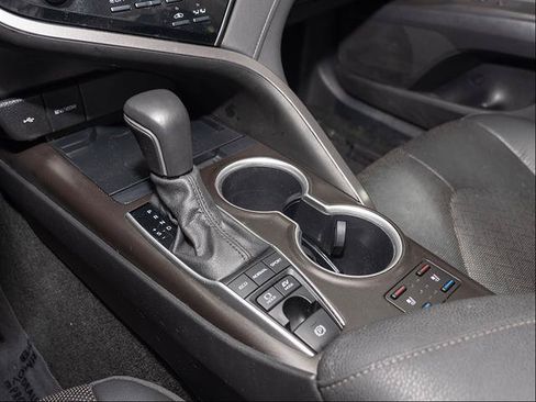 Used 2022 Toyota Camry XLE w/ Navigation Upgrade Package FWD image 14