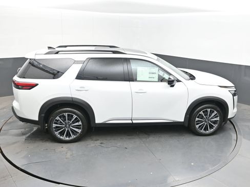 New 2026 Nissan Pathfinder Platinum AWD/4WD image 39