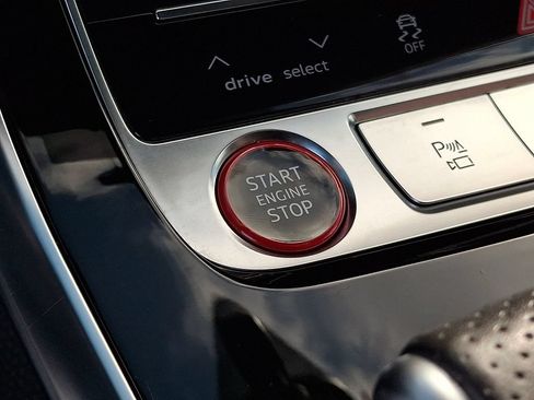 Certified 2025 Audi SQ8 Premium Plus AWD/4WD image 25