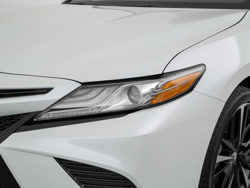 Used 2020 Toyota Camry XSE FWD image 15