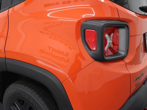 Used 2018 Jeep Renegade Trailhawk AWD/4WD image 29