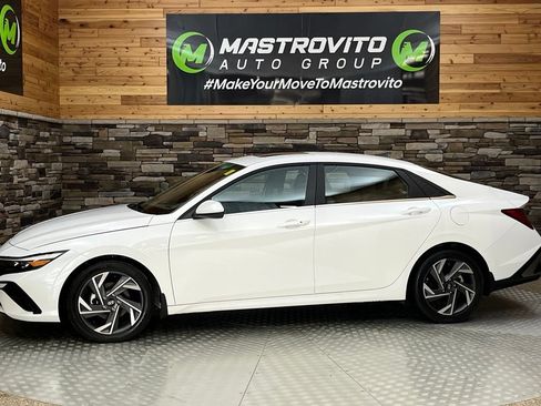Used 2025 Hyundai Elantra SEL FWD image 11