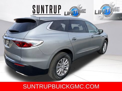 Used 2024 Buick Enclave Essence image 2