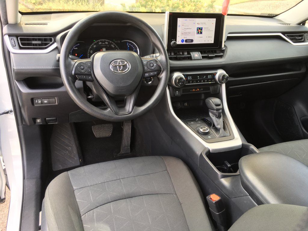 Used 2025 Toyota RAV4 XLE AWD/4WD image 23