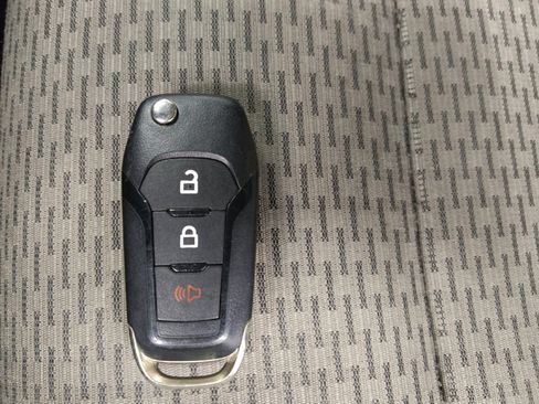 Used 2015 Ford F150 XLT AWD/4WD image 32