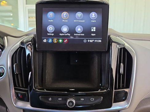 Used 2021 Chevrolet Traverse LT FWD image 23