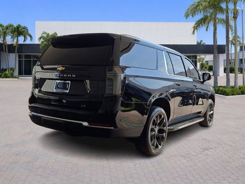 Used 2025 Chevrolet Suburban LT w/ Comfort Package image 7