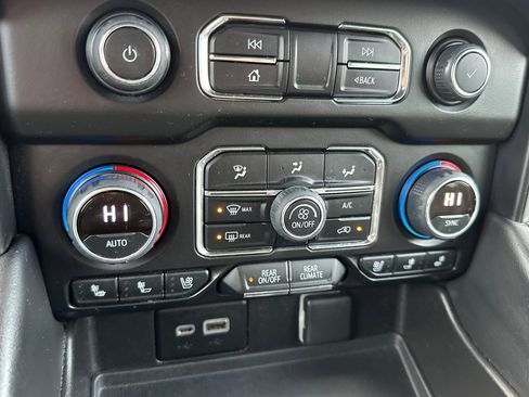 Used 2022 Chevrolet Suburban Premier image 29