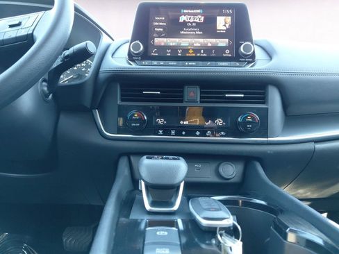 Used 2024 Nissan Rogue SV image 11