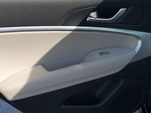 Used 2023 Genesis G70 2.0T image 43