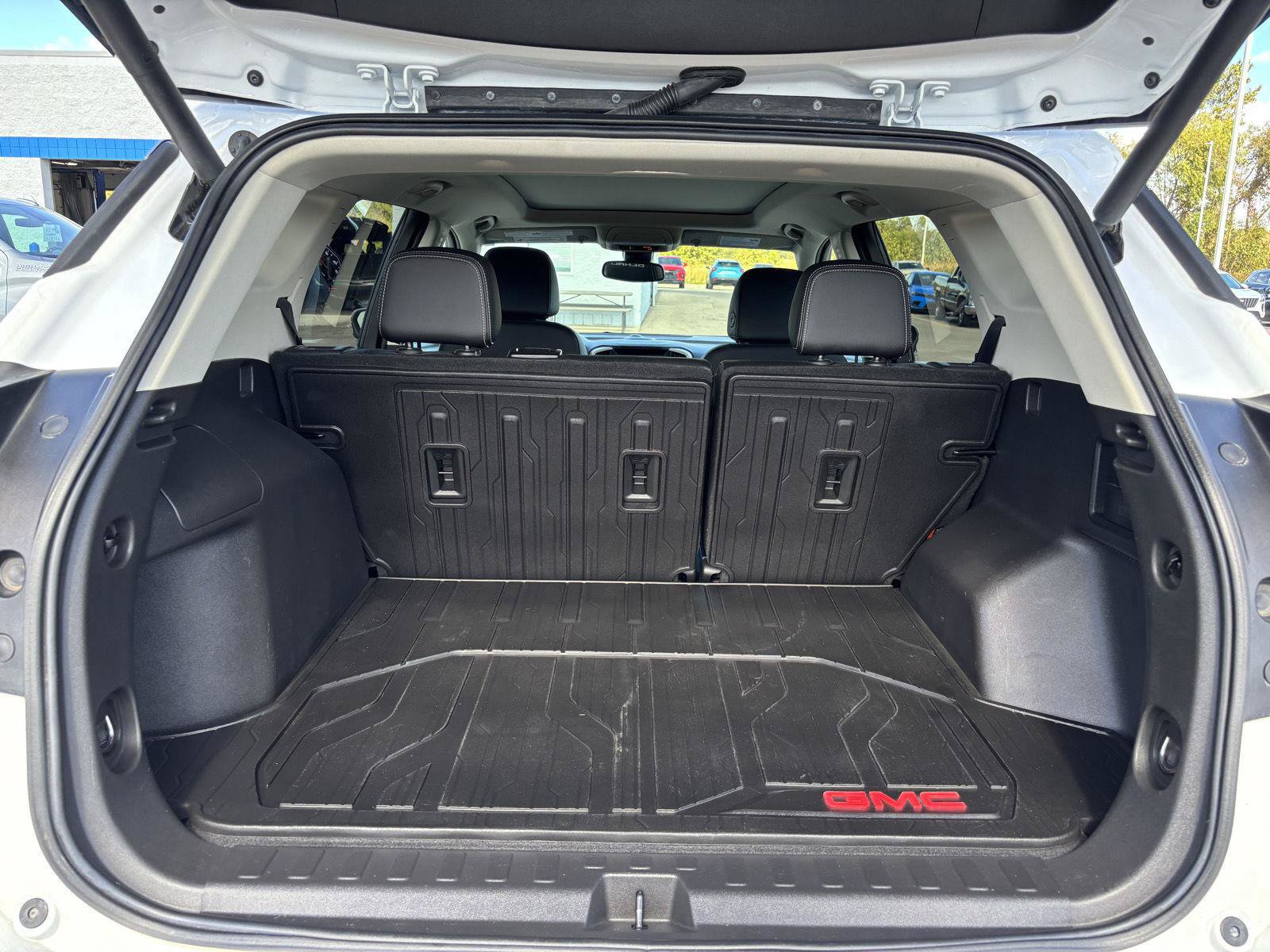 Used 2022 GMC Terrain Denali w/ Denali Premium Package AWD/4WD image 9