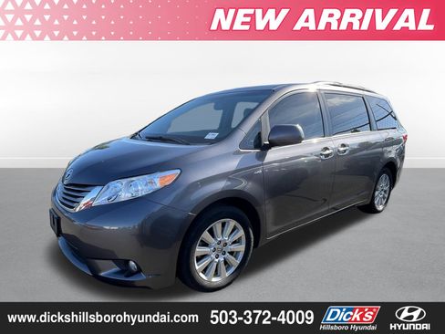 Used 2017 Toyota Sienna XLE w/ XLE Navigation Package AWD/4WD image 1