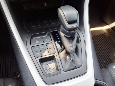 Used 2025 Toyota RAV4 XLE image 24