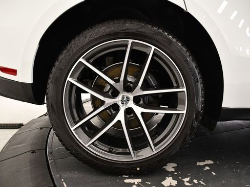 Used 2025 Porsche Macan image 14
