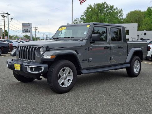 Used 2022 Jeep Gladiator Sport AWD/4WD image 3