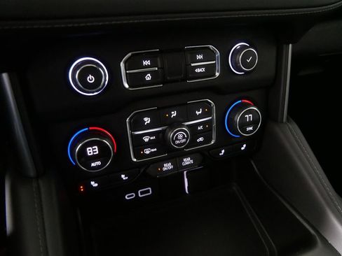 Used 2022 Chevrolet Tahoe Z71 w/ Luxury Package image 29