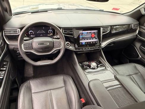 Used 2022 Jeep Wagoneer Series II w/ Convenience Group I AWD/4WD image 12