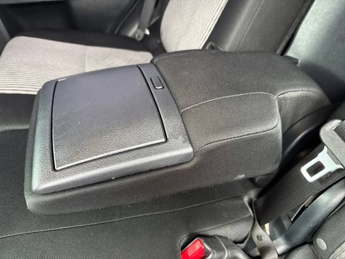 Used 2017 Toyota 4Runner SR5 AWD/4WD image 16