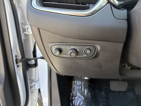 Used 2020 Chevrolet Equinox LT image 34