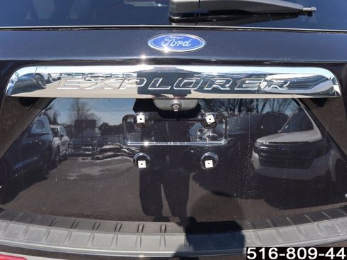 Used 2021 Ford Explorer XLT AWD/4WD image 33