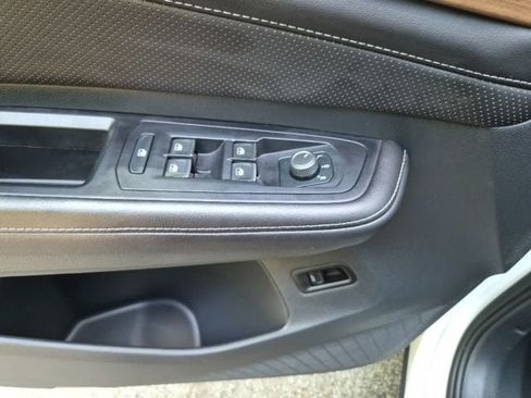 Used 2025 Volkswagen Atlas SE AWD/4WD image 17