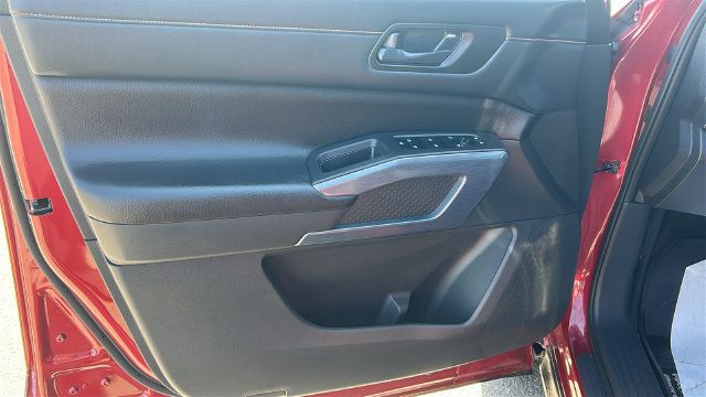 Used 2025 Nissan Pathfinder Rock Creek AWD/4WD image 18