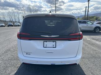 Used 2023 Chrysler Pacifica Touring-L video 4
