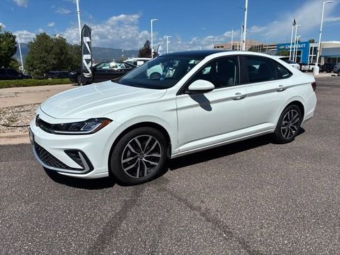 Certified 2026 Volkswagen Jetta SE FWD image 3