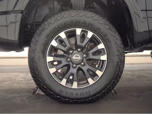 Used 2017 Nissan Titan PRO-4X w/ Pro-4x Convenience Package AWD/4WD image 7