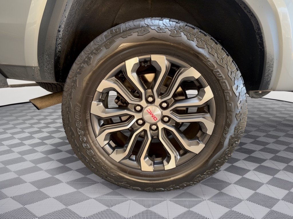 Used 2024 GMC Canyon Denali AWD/4WD image 10
