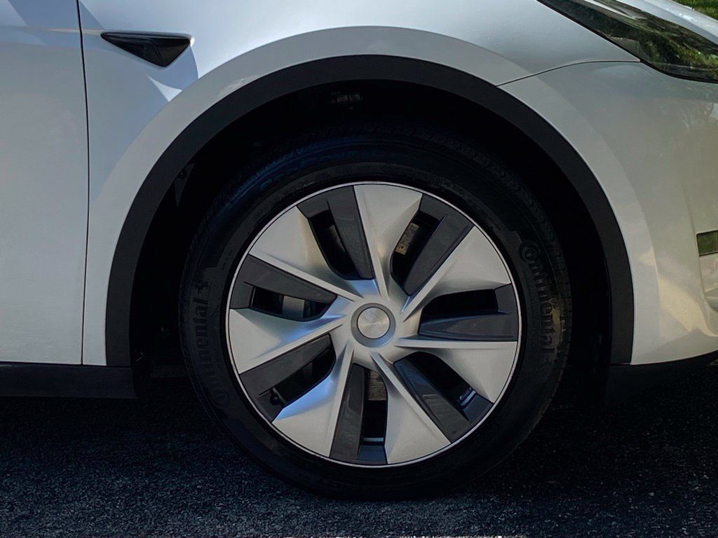 Used 2023 Tesla Model Y Long Range AWD/4WD image 16
