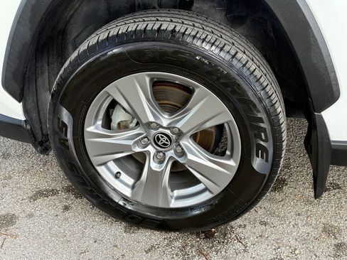 Used 2024 Toyota RAV4 XLE AWD/4WD image 29