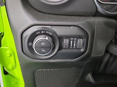 Used 2021 Jeep Gladiator Overland w/ Uconnect 4C Nav & Sound Group AWD/4WD image 28