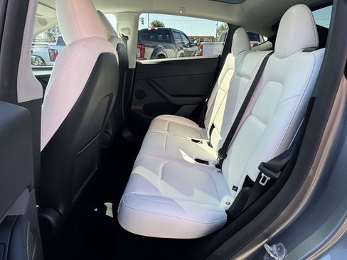 Used 2025 Tesla Model Y Long Range AWD/4WD image 27